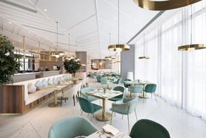 2 restaurants, breakfast served