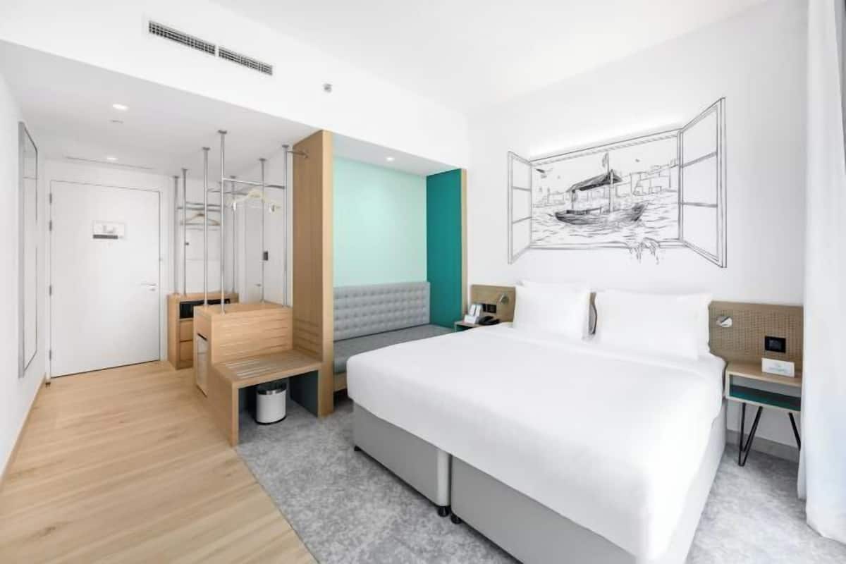 Hypo-allergenic bedding, in-room safe, soundproofing, bed sheets