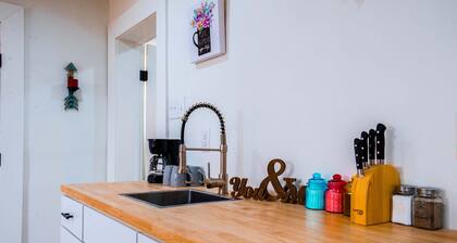 Stylish Charming Guesthouse in Central El Paso Edit