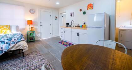 Stylish Charming Guesthouse in Central El Paso Edit