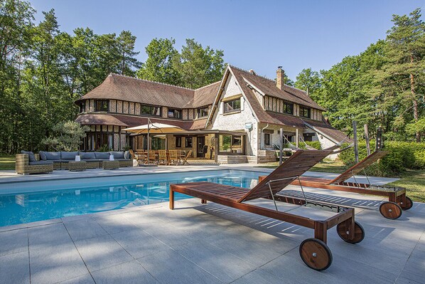 Outdoor pool, a heated pool - Villa near Chambord and les Bordes Golf Club with swimming pool,  (Saint-Laurent-Nouan)