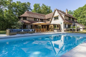 Outdoor pool, a heated pool - Villa near Chambord and les Bordes Golf Club with swimming pool,  (Saint-Laurent-Nouan)