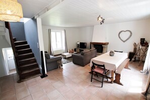 TV, fireplace, DVD player, stereo