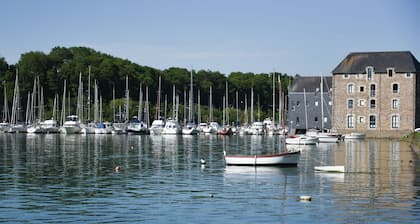 La Guest House: Breton house near the banks of the Rance, St Malo, Dinard