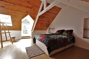 3 chambres, fer et planche à repasser, lit parapluie, Wi-Fi gratuit