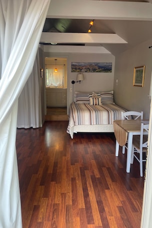 1 bedroom, free WiFi. The Guest Cottage in Lake City