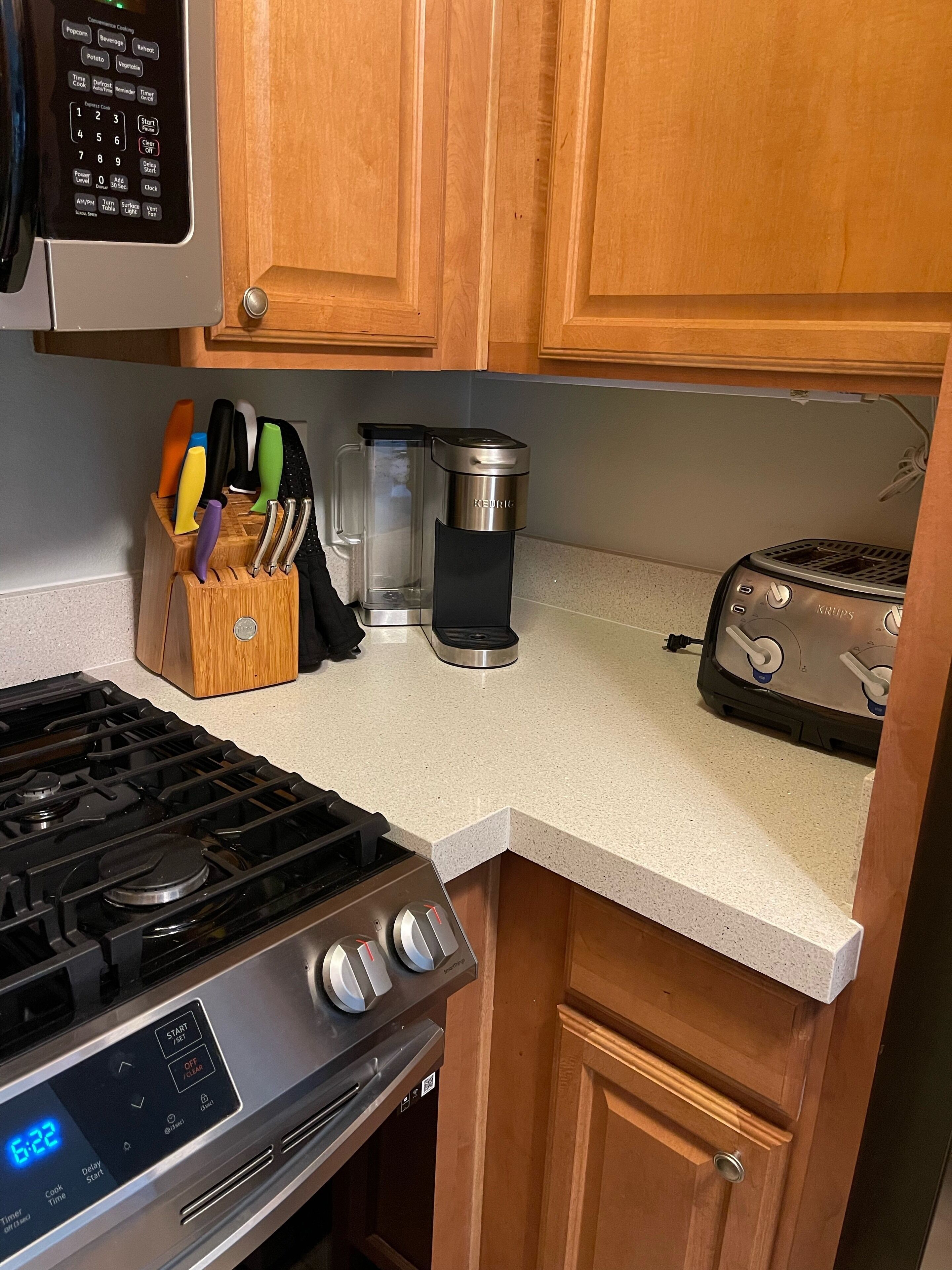Coffee/tea maker, fridge, microwave, oven