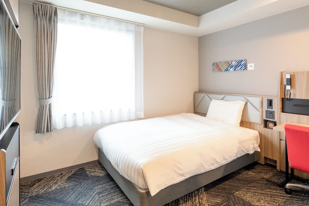 In-room safe, desk, soundproofing, free WiFi
