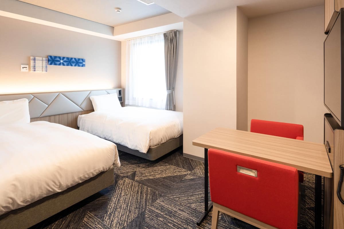 Standard Room, 2 Single Beds, Non Smoking | In-room safe, desk, soundproofing, free WiFi