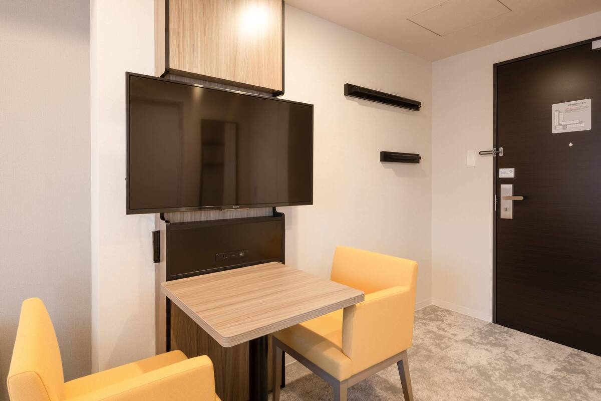 Standard Room, 3 Single Beds, Non Smoking | In-room safe, desk, soundproofing, free WiFi