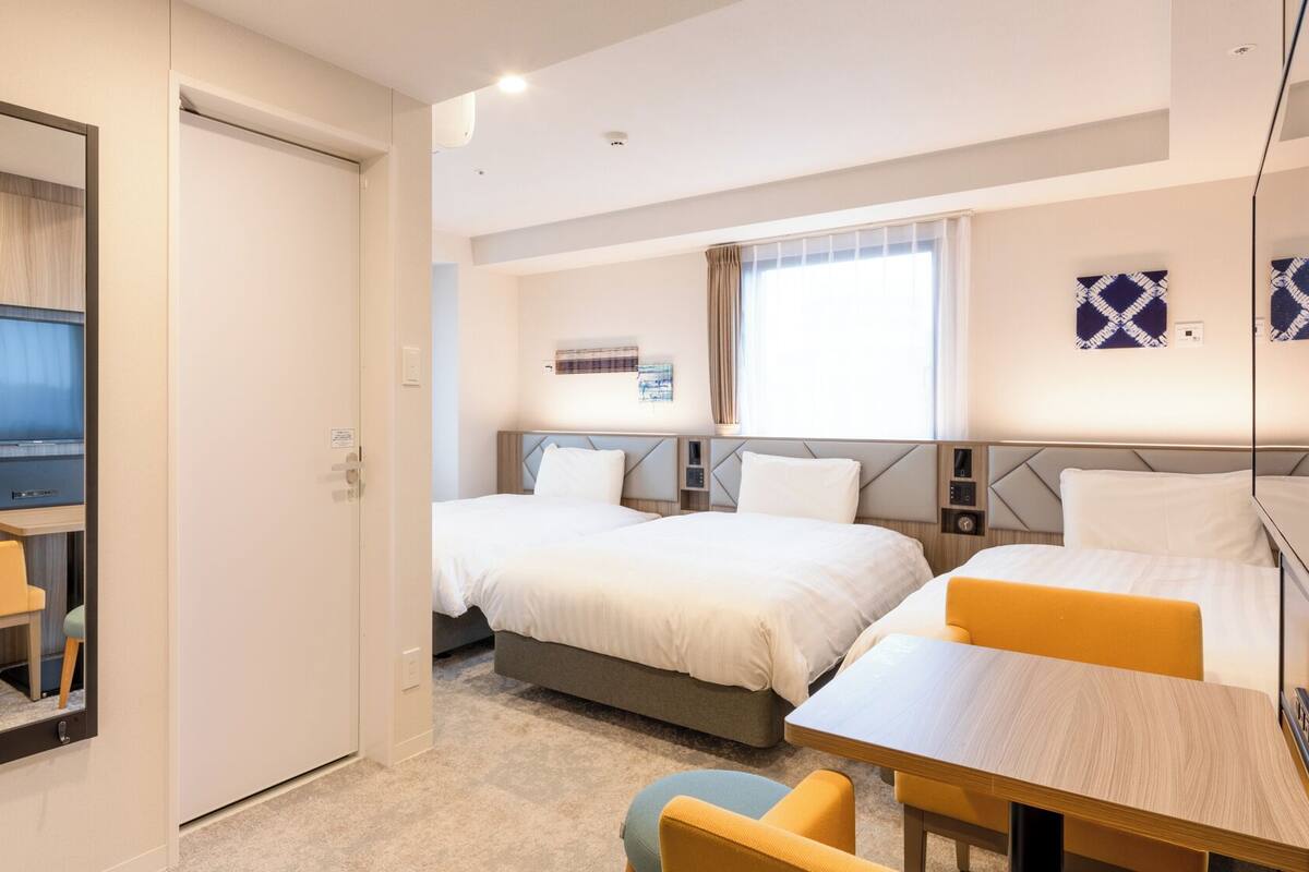 In-room safe, desk, soundproofing, free WiFi