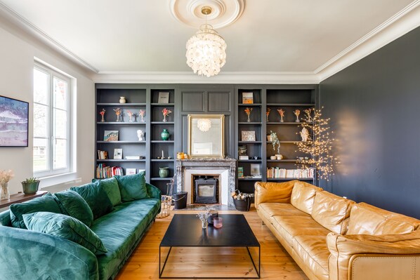 Smart TV, fireplace, offices