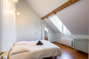 7 chambres, fer et planche à repasser, lit de bébé portatif, Wi-Fi