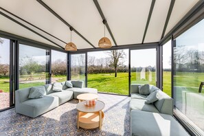 Smart TV, fireplace, offices - Grandes Familles Bienvenues : Maison de Vacances & Weekend au Calme, 18personnes (Bailleul-la-Vallée)