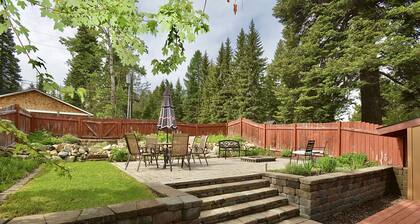 Sweet Dreams Retreat - Pet friendly home near Golf Course and Ponderosa Park w/ Wifi & garage