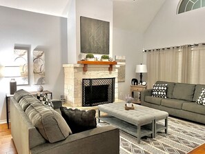 Smart TV, fireplace, video games, DVD player - Canyon Lake & River Escape: Entertain, Unwind & Recharge! (Canyon Lake)