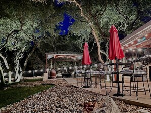 Outdoor dining - Canyon Lake & River Escape: Entertain, Unwind & Recharge! (Canyon Lake)