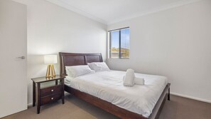 3 bedrooms, iron/ironing board, bed sheets