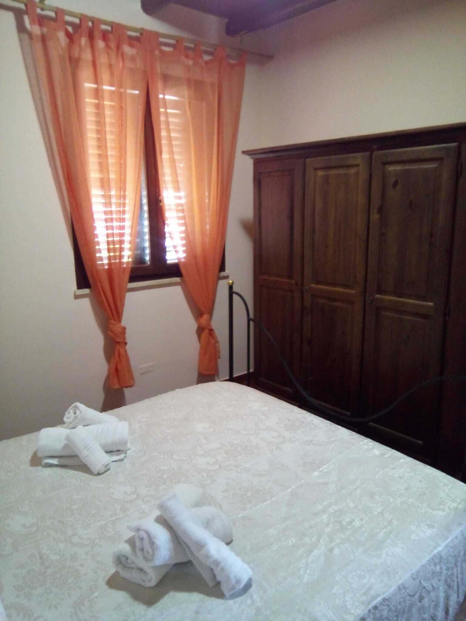 2 slaapkamers, een strijkplank/strijkijzer, beddengoed