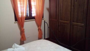 2 bedrooms, iron/ironing board, bed sheets