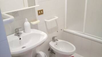 Combined shower/tub, hair dryer, towels, soap