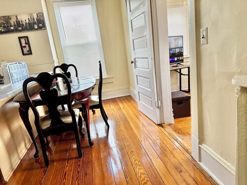 New Listing Discount Private 2BR Apt near Downtown Sleeps 4