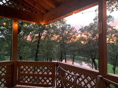 Hilltop Hideaway -1500+ sq/ft home - views of private lake on 42 beautiful acres