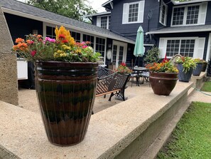 Terrace/patio - Hot Tub & Private Lake Modern Country Oasis in Heart of City (Garland)