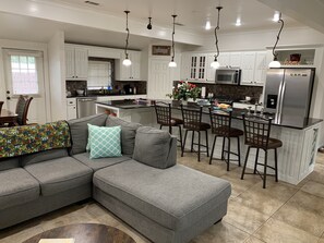 Unclassified image, 5 of 50, button - Hot Tub & Private Lake Modern Country Oasis in Heart of City (Garland)