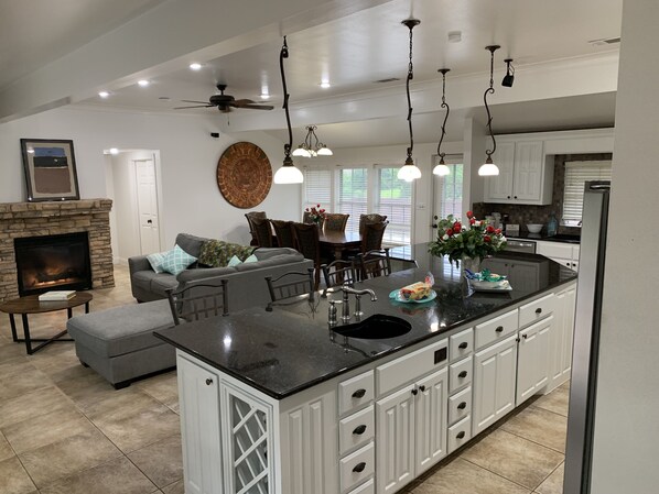 Fridge, microwave, oven, stovetop - Hot Tub & Private Lake Modern Country Oasis in Heart of City (Garland)