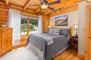 3 bedrooms, desk, iron/ironing board, WiFi