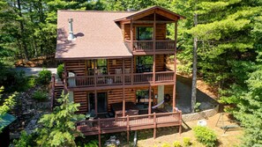 Exterior - Glory Days Getaway - Mountain Views from every bedroom | Hot Tub | Pool Table | Fire Pit (Blue Ridge)