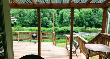 Vintage River Cabin on the Siuslaw River