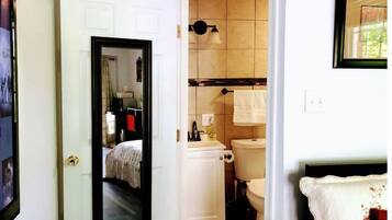 1 slaapkamer, een bureau, een strijkplank/strijkijzer, gratis wifi