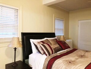 2 bedrooms, desk, iron/ironing board, WiFi