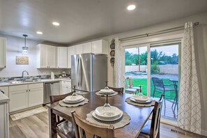 Dining - 1 Mi to Winery: Clifton Escape w/ Grill & Yard! (Clifton)