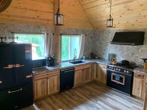 Refrigerador, microondas, horno y parrilla de estufa