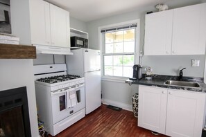 Réfrigérateur, cafetière/bouilloire