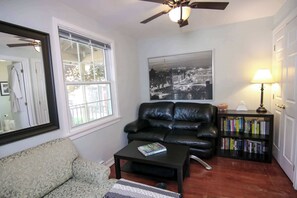 Fireplace - The Tuxedo Suite | The Jypsy Inn (Bracebridge)