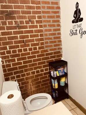 Ensemble douche/baignoire, baignoire à jets, sèche-cheveux