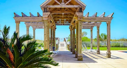 Wonderful Beach Condo W/ Shared Pools, Beach Boardwalk, Water View & WiFi