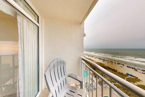 Property grounds - Oceanfront Condo W/ Private Balcony, Shared Pools/Hot Tubs, Beach Access & WiFi (North Myrtle Beach)