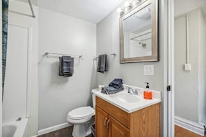Combined shower/bathtub, towels, shampoo, toilet paper