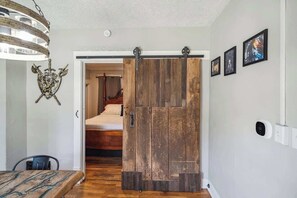 3 bedrooms, WiFi, bed sheets - Entire Home I 3 Bedroom I 2 Bath (Lansing)