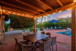 Outdoor dining - *Scottsdale Kierland*Heated Pool*Spa*Water Fall* (Scottsdale)