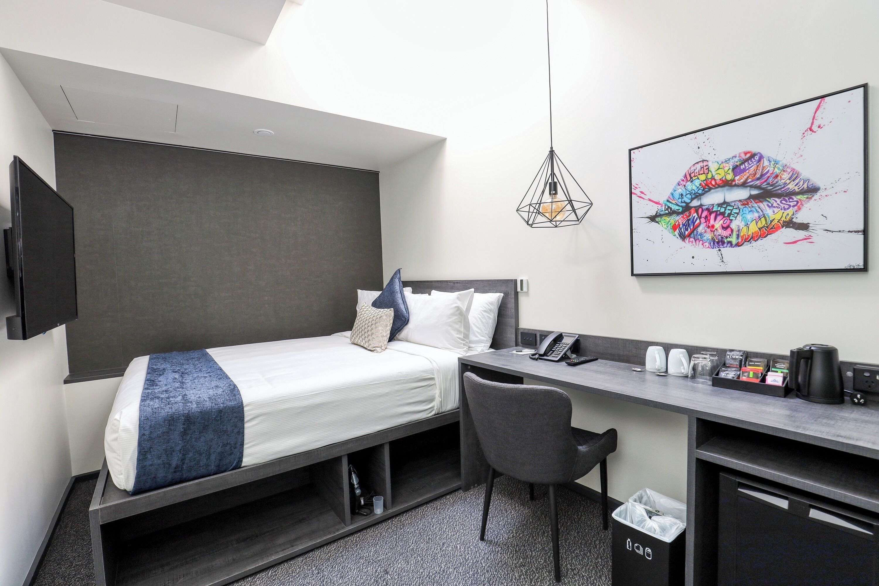 Standard Room, 1 Queen Bed | Desk, laptop workspace, free WiFi, bed sheets