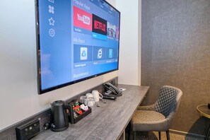 Rom – business, 1 queensize-seng, ikke-røyk | Skrivebord, skrivebord for bærbar PC, wi-fi (inkludert) og sengetøy