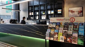 Reception - The Viv Hotel Wellington (Wellington)