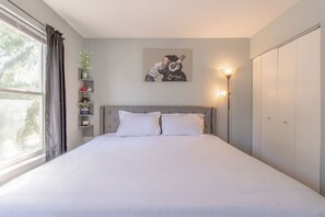 3 slaapkamers, een strijkplank/strijkijzer, reisbedje, gratis wifi