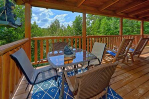 تناول الطعام بالخارج